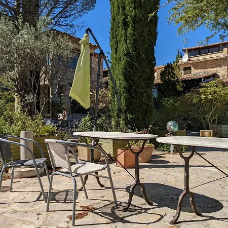 Les Colombes Bed & Breakfast